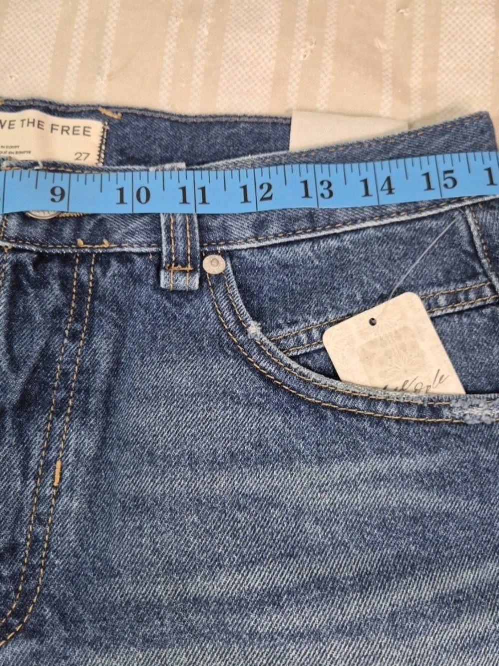 Free People Women's Shorts Size 27 Button Fly Distressed Fringe Raw Hem 68 - Picture 5 of 13